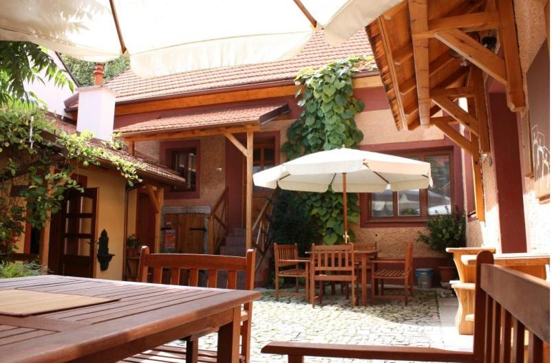 Hostel Postel Чески-Крумлов Экстерьер фото